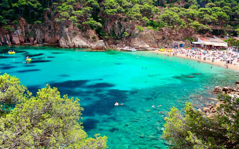 Services sur la plage d’Aiguablava