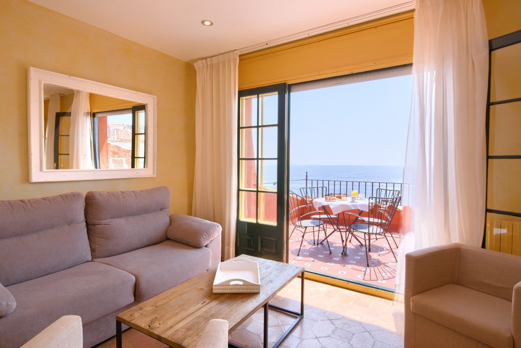Spacious rooms with private balcony_2